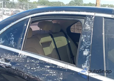 2016 Mercedes-Benz C 300 Luxury/Sport z USA, uszkodzony, nr VIN WDDWF4JB0GR143624